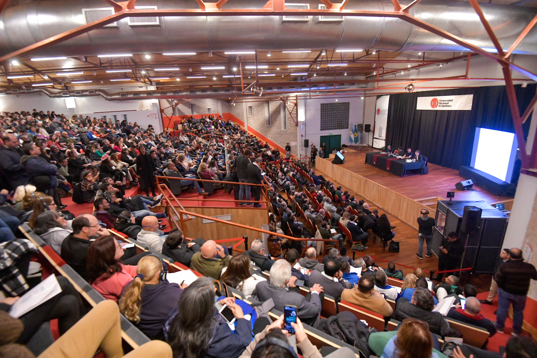 Universidad Nacional de Quilmes, auditorio lleno