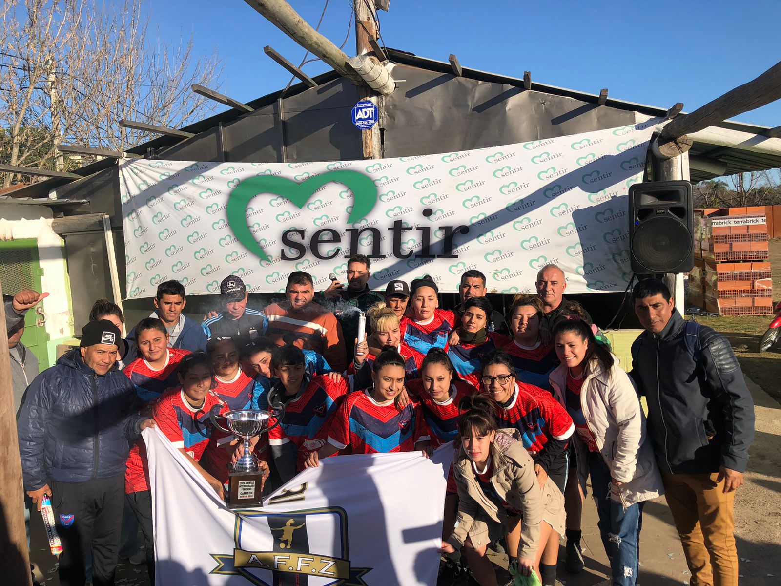 equipo de fútbol femenino que participó en el encuentro