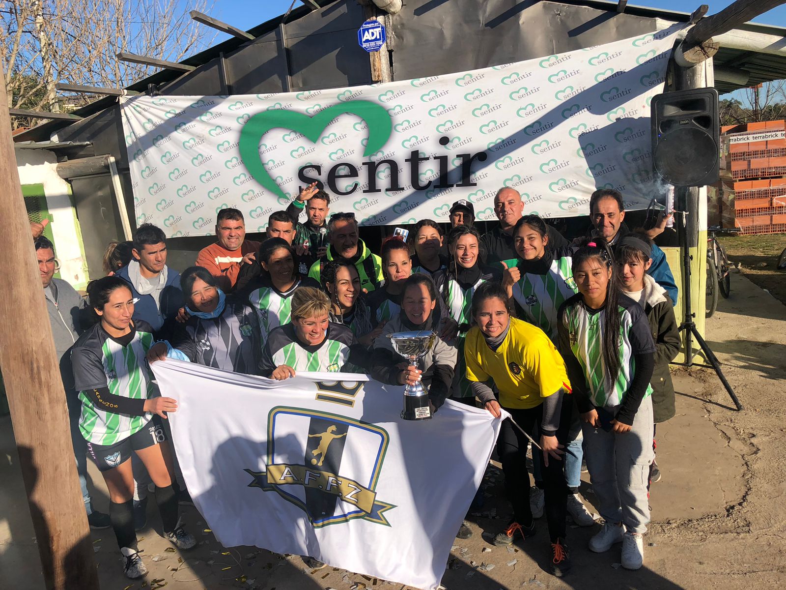 equipo de fútbol femenino que participó en el encuentro